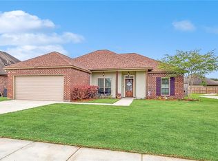 28295 Lake Sabine Dr, Livingston, LA 70754