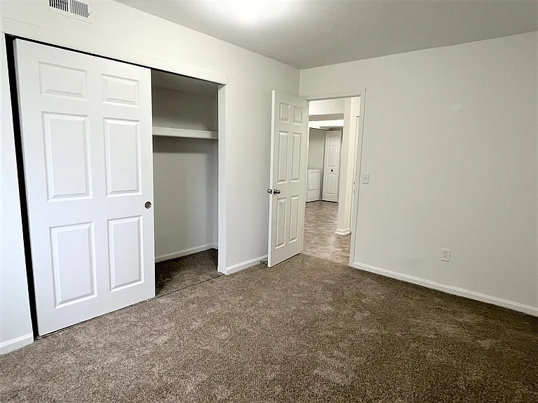 Thornridge Apartments — Photo 140