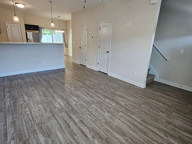119 Jaydn Dr E — Photo 3