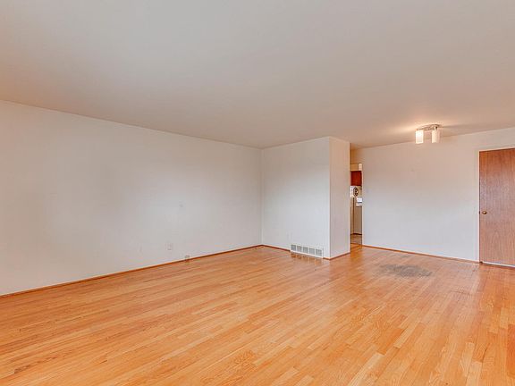 2nd image of 3759 Koeln Ave