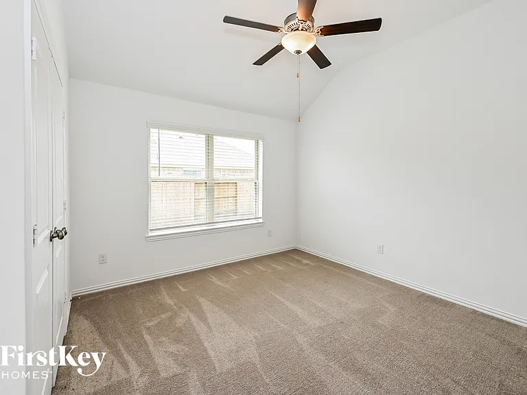 14915 Lake Shore Ave — Photo 12
