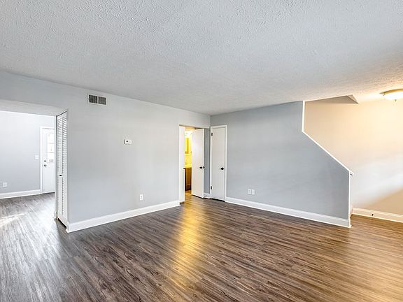 5th image of 1324 Massman Dr