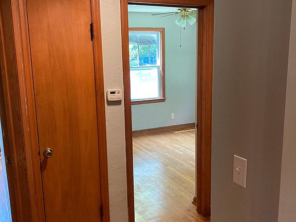 2nd image of 10516 Oakland Ave