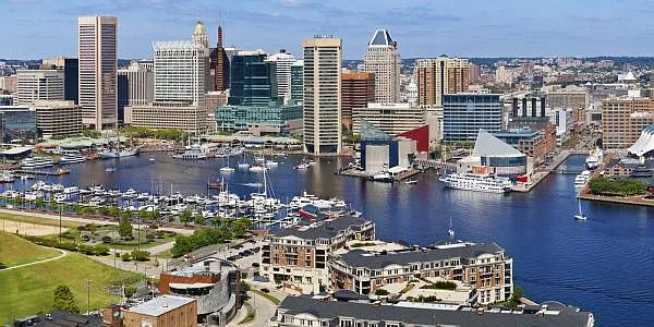 1 blk away.. Inner Harbor
