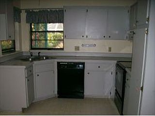 3rd image of 907 Yorktowne Dr