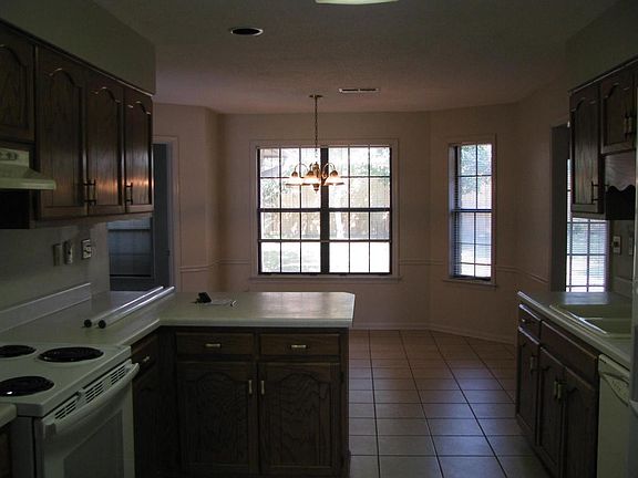 3rd image of 3353 Summerdale Dr