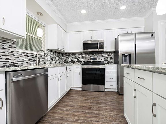 3rd image of 226 SE Sable Ln