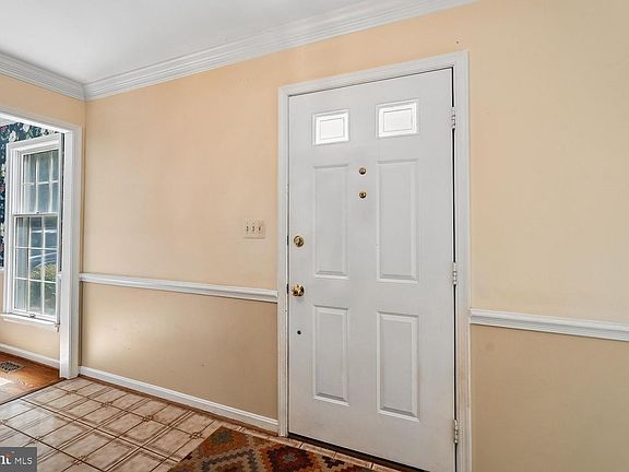 4th image of 8212 Honeysuckle Rd