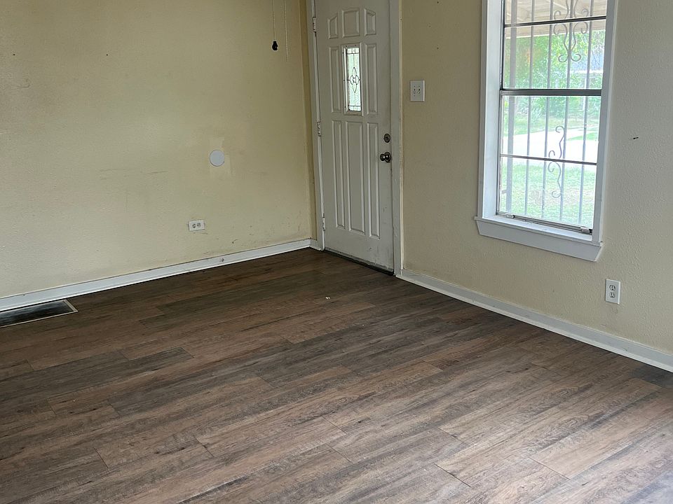 1st image of 619 Sutton Dr