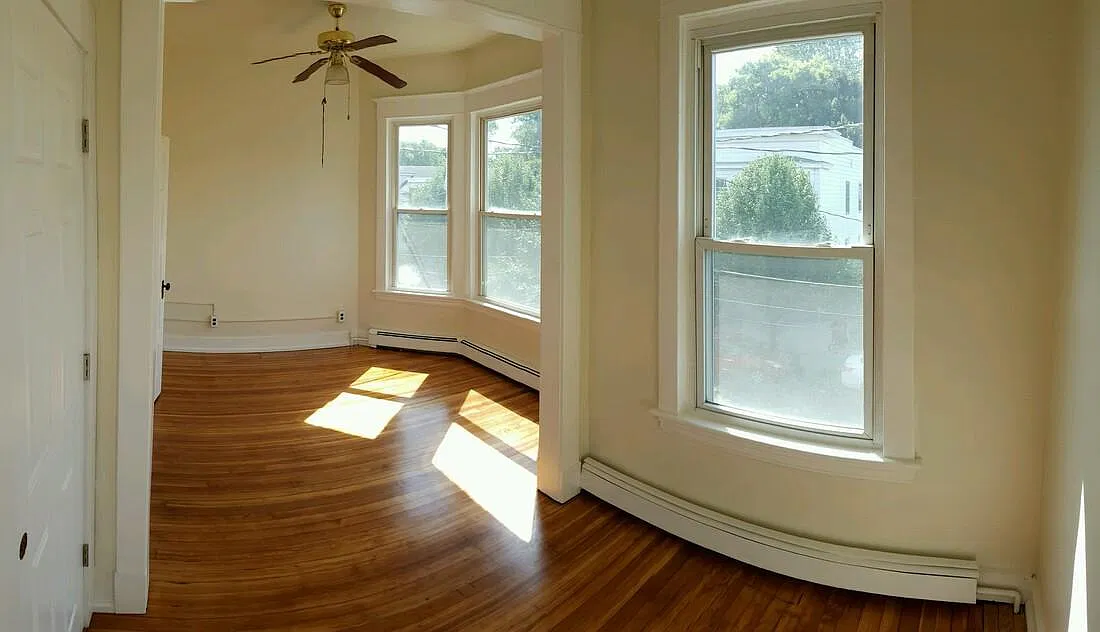 4 bed, 1300 sqft, $1,500 — Photo 2
