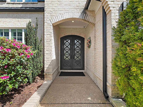 4th image of 10204 Maple Run Dr