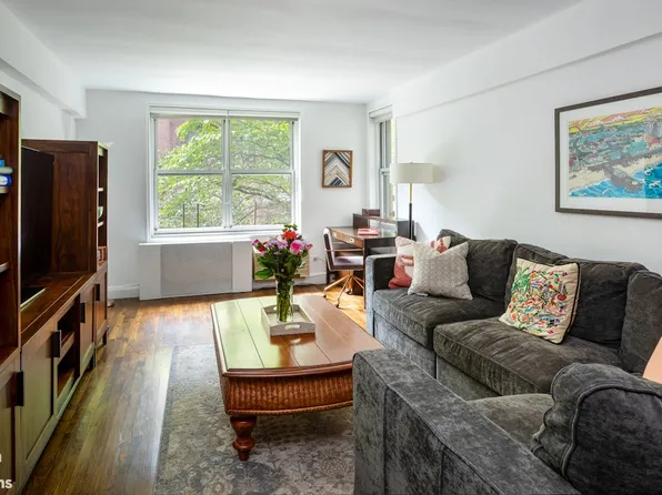 345 East 54th Street image 2 of 10