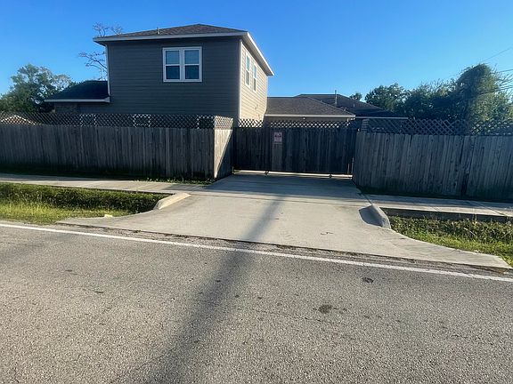 2nd image of 10453 Castleton St