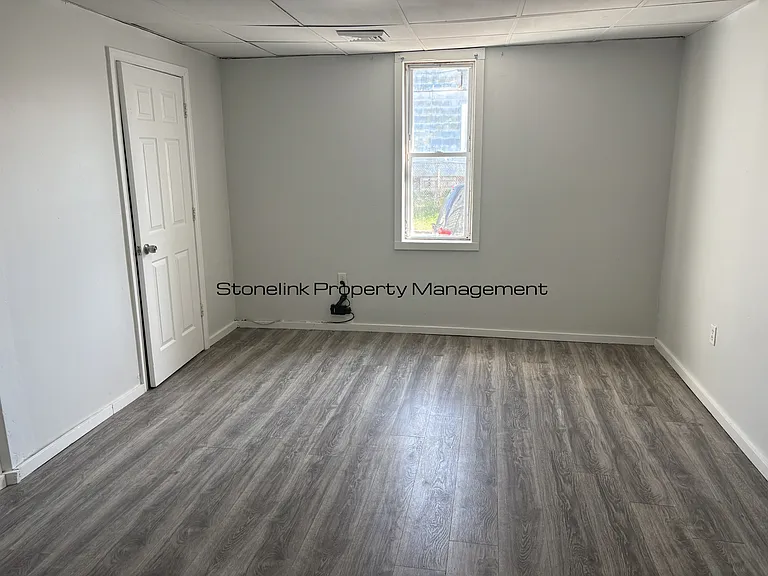 21 Kenyon Ave — Photo 7