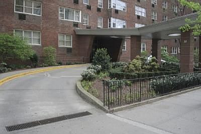 1st image of 30 W 60th St APT 15A