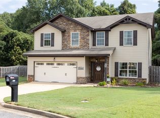 2103 Suzanne Ln, Opelika, AL 36801