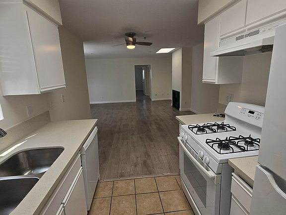 5th image of 2332 Wellesley Ave APT 303