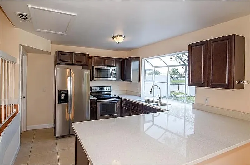 3 bed, 1342 sqft, $2,500 — Photo 4
