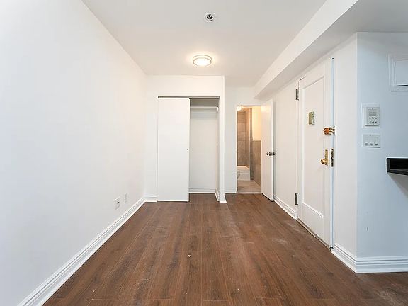3rd image of 32 Cornelia St APT 11