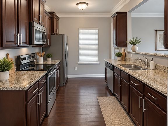 4th image of 1037 Hemlock Dr