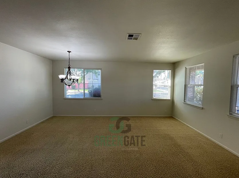Lovely 3 Bedroom w/ Bonus Room in Patterson — Photo 3