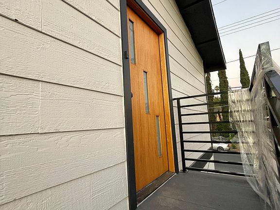 4th image of 1385 N Marengo Ave #201