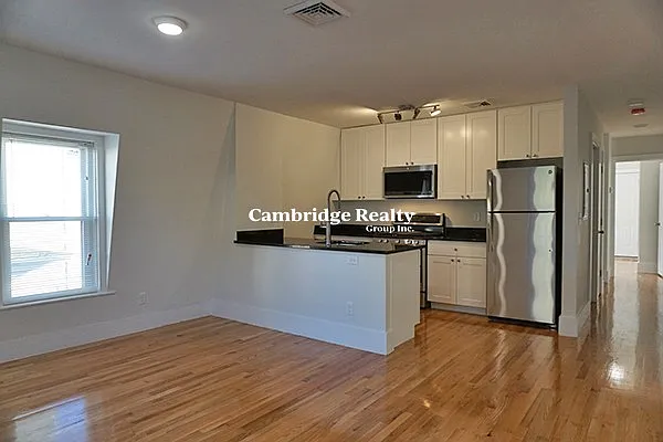 4 Osgood St #3T — Photo 1