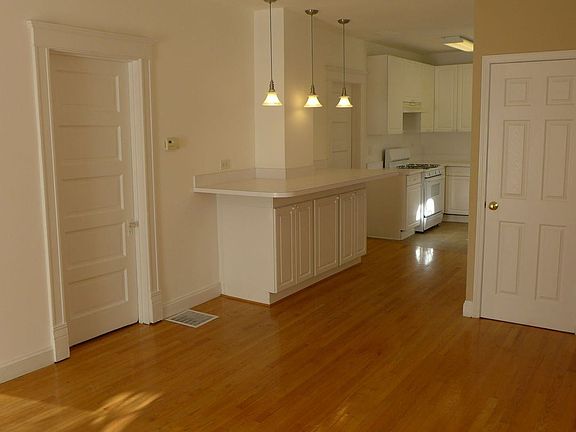 5th image of 4041 N Oakley Ave #Coach