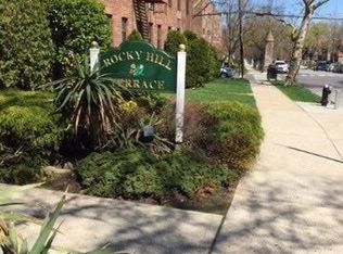 21529 48th Ave APT 3C, Oakland Gardens, NY 11364