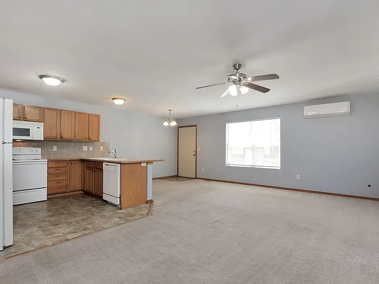 1126 Country Club Ln — Photo 2