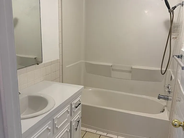 821 Darrin Dr — Photo 4