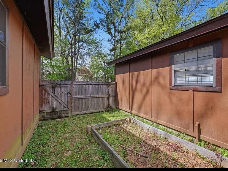 5 Shore Dr — Photo 30