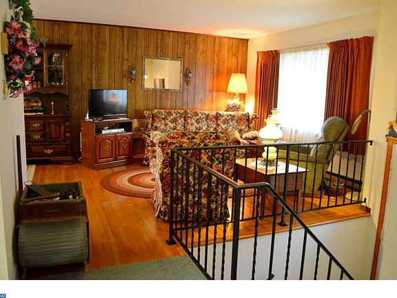 3rd image of 1773 Railroad Ln