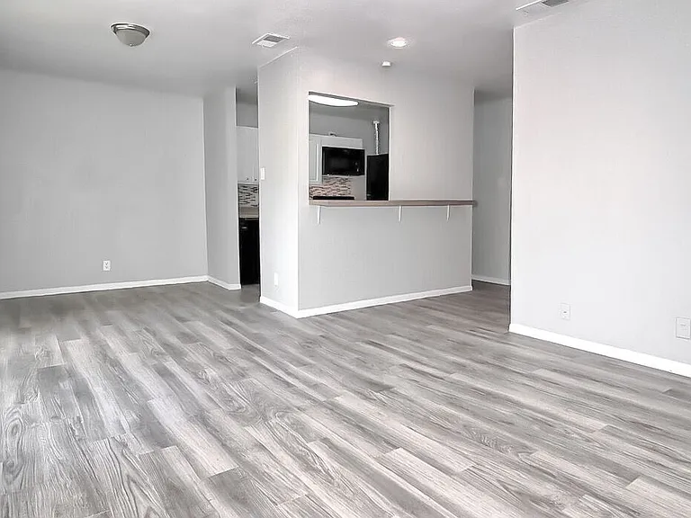 Alamo Estates — Photo 11
