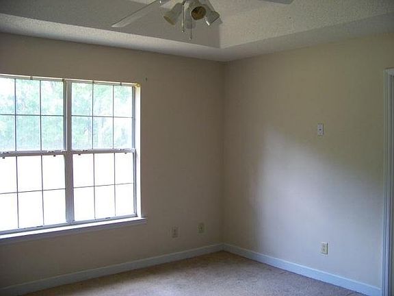 4th image of 2076 Pinemount Blvd