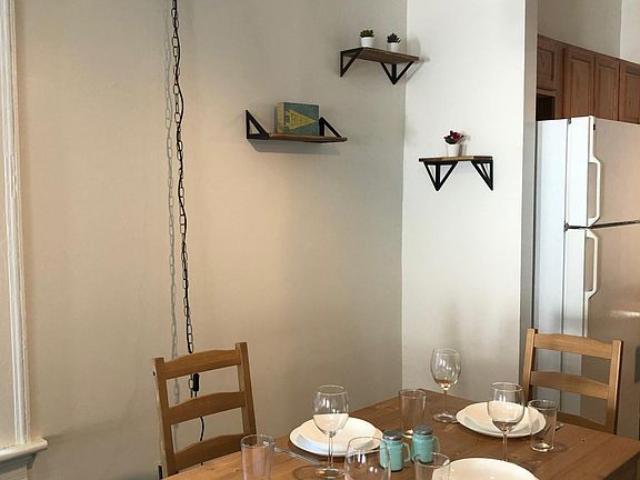 3rd image of 701 Stockley Gdns APT 2