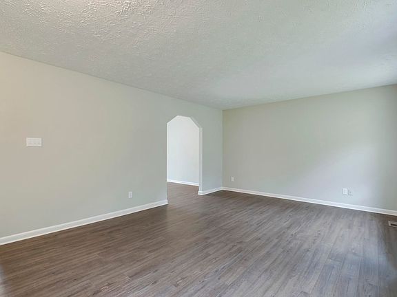 4th image of 6108 Janmer Ln