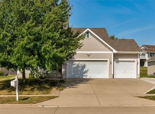 2626 Moonlight Dr, Des Moines, IA 50320