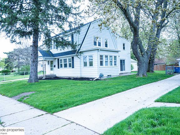 3rd image of 2016 Rosewood Ave SE