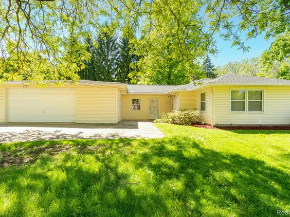 426 Driftwood Ave, Rochester Hills, MI 48307