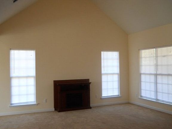 4th image of 2909 Pepperdine Dr