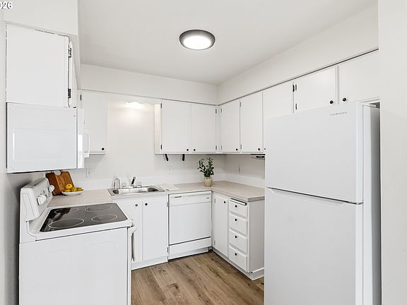 4th image of 950 Evergreen Rd APT 318