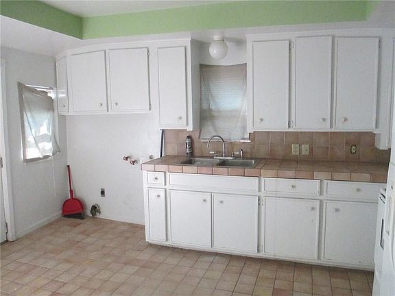 4th image of 302 Lafayette St
