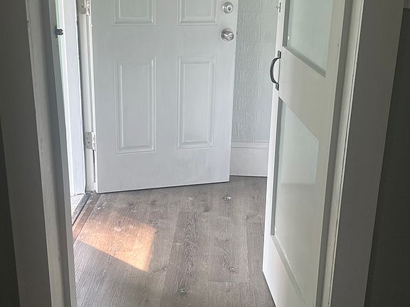 2nd image of 2165 Lemay St