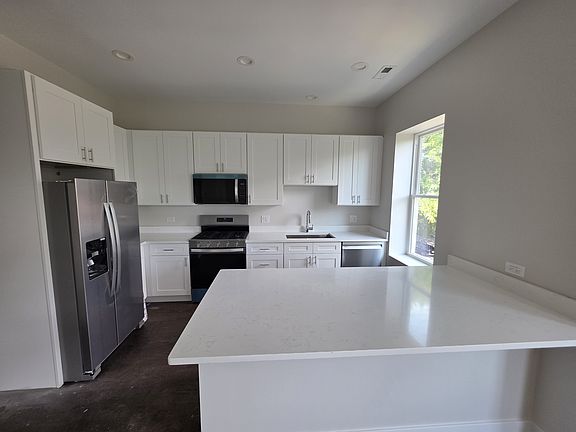 2nd image of 3726 N Racine Ave #3