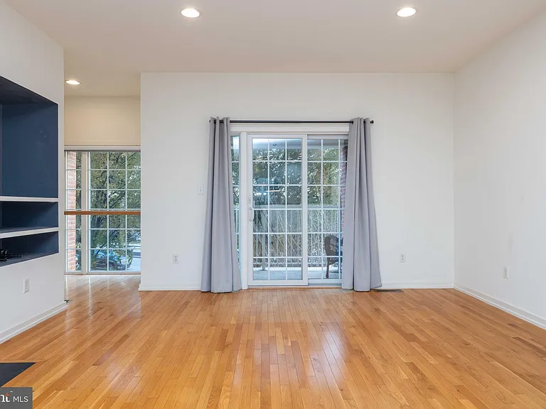 156 Christina Landing Dr — Photo 15
