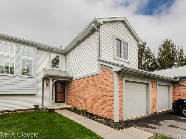 514 Winwood Cir, Walled Lake, MI 48390
