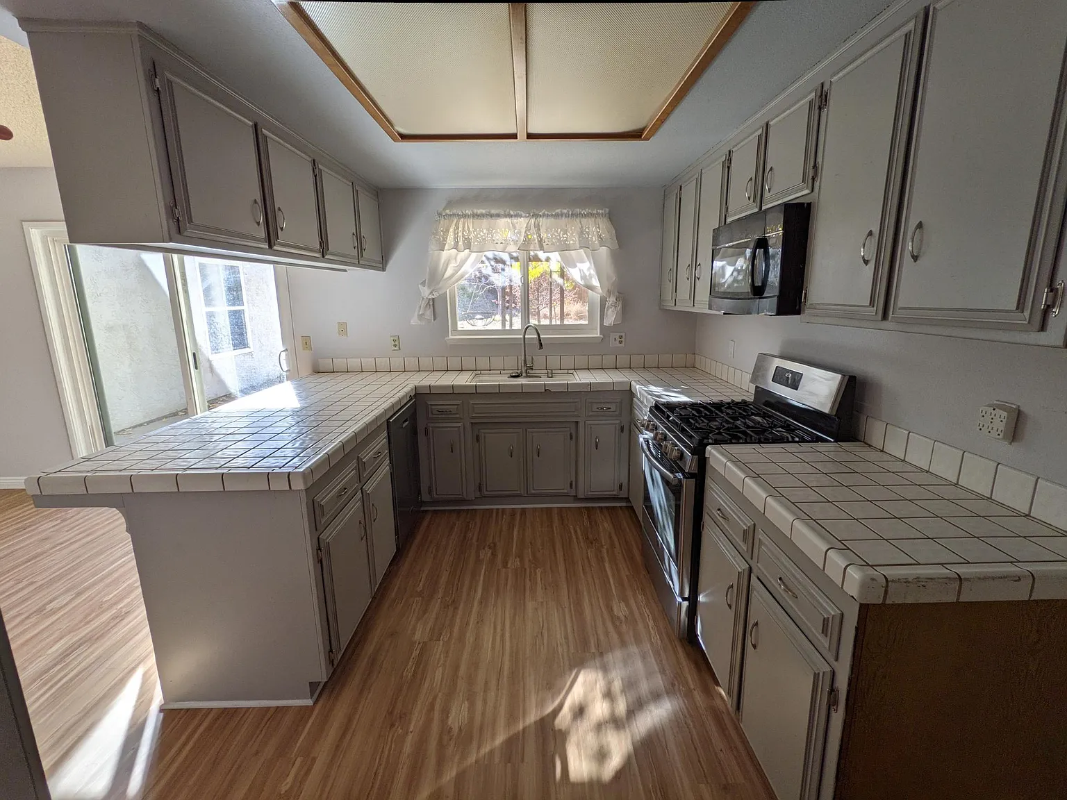 3 bed, 1551 sqft, $2,500 — Photo 2