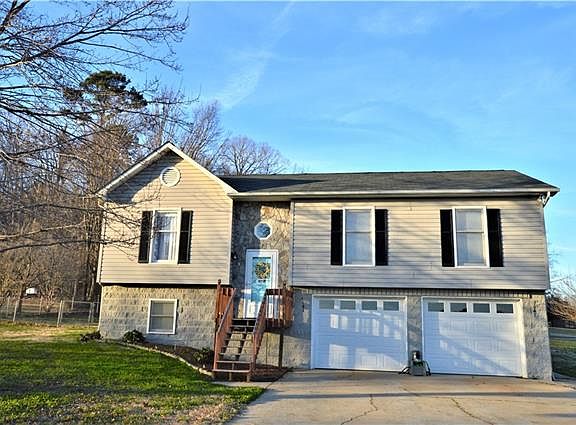 2nd image of 1398 Sunshine Ln
