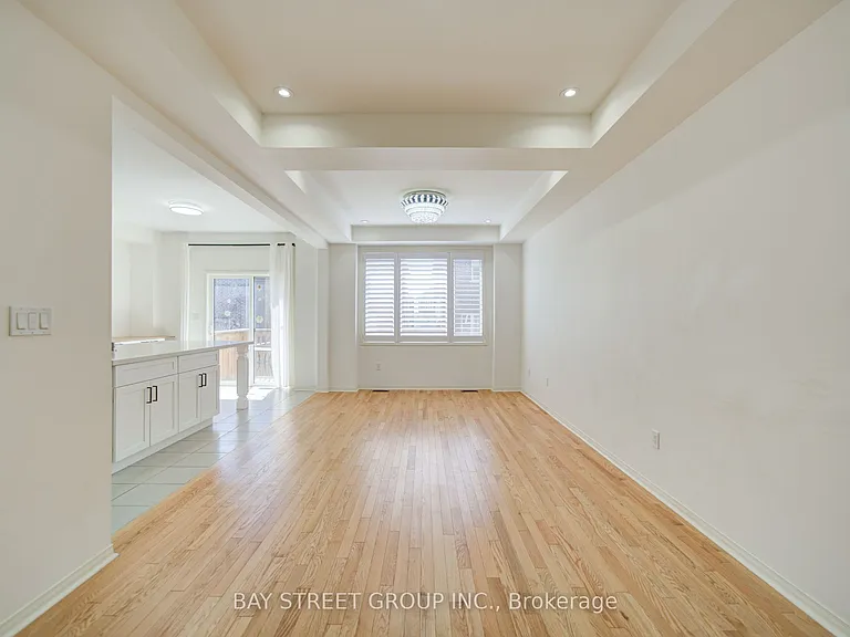 114 Ness Dr — Photo 3
